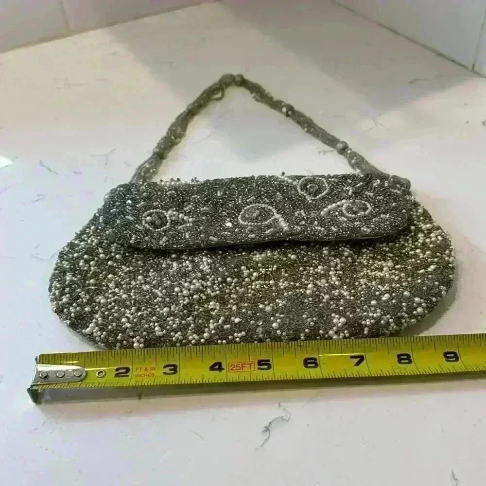 Vintage style Beaded silver dressy small purse - Picture 4 of 9